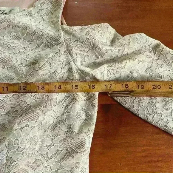 New Eliza J | Cold Shoulder Dress Lace Ivory peach lining Size 10 Wedding Formal - Picture 15 of 16